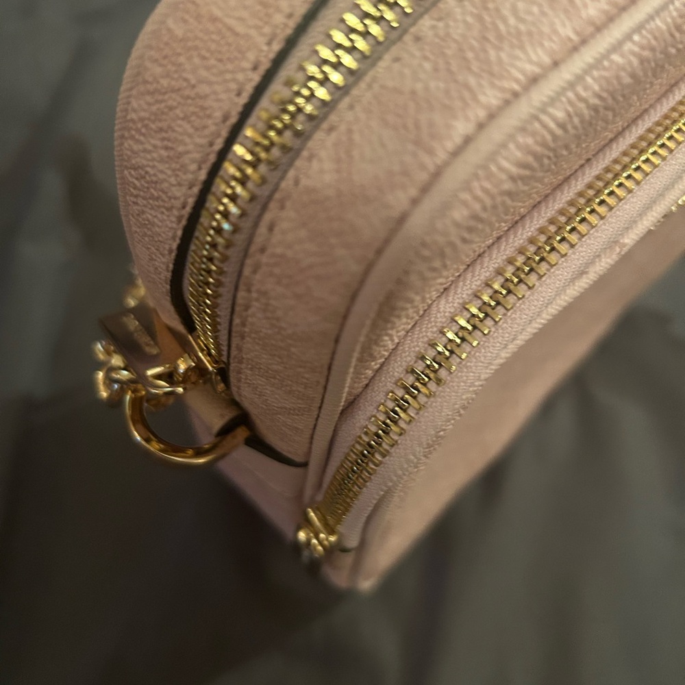 Michael Kors Beige Crossbody Bag with Gold Chain - Picture 2 of 5